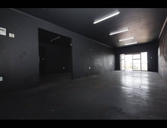 55M² BUSINESS CENTRE TO LET IN WESTCLIFF